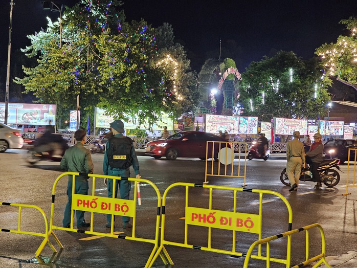 Đà Lạt, Đà Nẵng khai trương phố đi bộ - Ảnh 19. Đà Lạt, Đà Nẵng khai trương phố đi bộ - Ảnh 19.