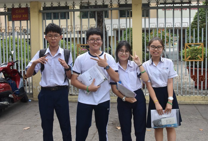 Kết thúc Kỳ thi tuyển sinh lớp 10 tại TP HCM: Đề toán khó, điểm chuẩn sẽ biến động- Ảnh 1. Kết thúc Kỳ thi tuyển sinh lớp 10 tại TP HCM: Đề toán khó, điểm chuẩn sẽ biến động- Ảnh 1.