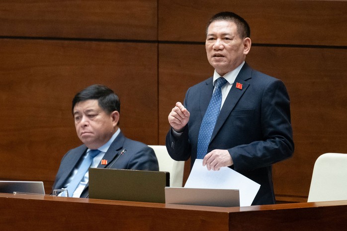 Bộ trưởng Bộ Tài chính Hồ Đức Phớc báo cáo trước Quốc hội Ảnh: PHẠM THẮNG Bộ trưởng Bộ Tài chính Hồ Đức Phớc báo cáo trước Quốc hội Ảnh: PHẠM THẮNG