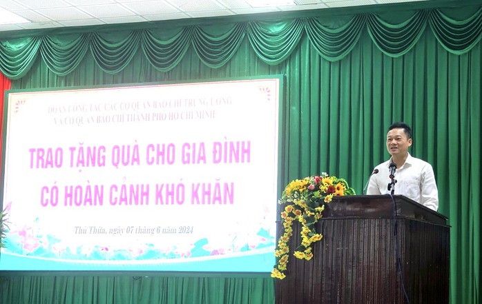 Đoàn công tác báo chí hỗ trợ gia đình khó khăn của tỉnh Long An- Ảnh 2. Đoàn công tác báo chí hỗ trợ gia đình khó khăn của tỉnh Long An- Ảnh 2.