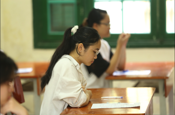 9 học sinh bị gãy tay, 3 thí sinh cần hỗ trợ y tế trong kỳ thi lớp 10- Ảnh 3. 9 học sinh bị gãy tay, 3 thí sinh cần hỗ trợ y tế trong kỳ thi lớp 10- Ảnh 3.