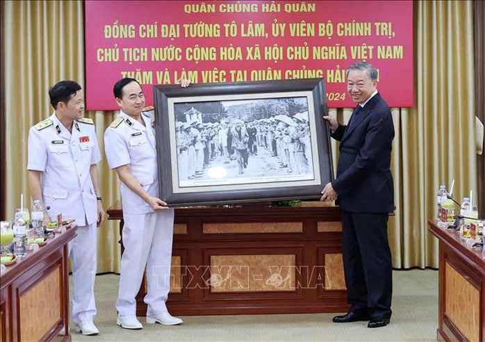 Chủ tịch nước Tô Lâm thăm và làm việc tại Quân chủng Hải quân- Ảnh 1. Chủ tịch nước Tô Lâm thăm và làm việc tại Quân chủng Hải quân- Ảnh 1.