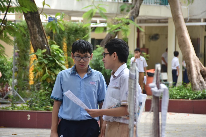 Ngày thứ 2 thi lớp 10: Thí sinh thi toán, đón xem gợi ý giải đề- Ảnh 1. Ngày thứ 2 thi lớp 10: Thí sinh thi toán, đón xem gợi ý giải đề- Ảnh 1.