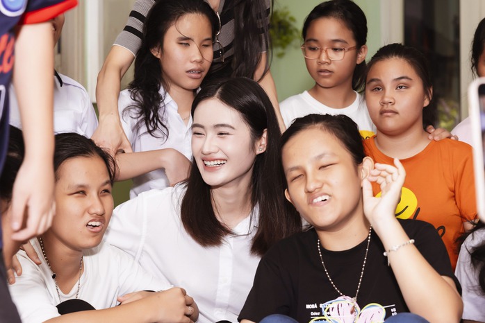 Hoa hậu Ý Nhi tái xuất, trông thế nào so với trước?- Ảnh 1. Hoa hậu Ý Nhi tái xuất, trông thế nào so với trước?- Ảnh 1.