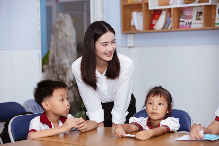 Hoa hậu Ý Nhi tái xuất, trông thế nào so với trước?- Ảnh 3. Hoa hậu Ý Nhi tái xuất, trông thế nào so với trước?- Ảnh 3.
