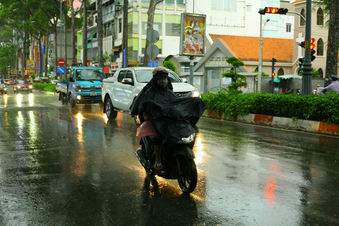 Thời tiết TP HCM và Nam Bộ ngày 8-6: Nắng nóng giảm, chiều tối và đêm có mưa- Ảnh 1.