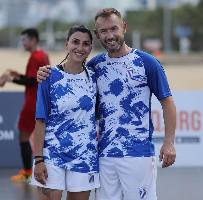 VĐV tham dự giải Teqball Thế giới 2024 bất ngờ cầu hôn bạn gái sau trận đấu- Ảnh 3. VĐV tham dự giải Teqball Thế giới 2024 bất ngờ cầu hôn bạn gái sau trận đấu- Ảnh 3.