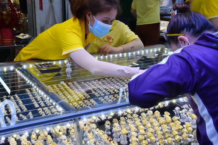 Giá vàng hôm nay, 8-6: Giảm mạnh, nhà đầu tư bán tháo- Ảnh 1. Giá vàng hôm nay, 8-6: Giảm mạnh, nhà đầu tư bán tháo- Ảnh 1.