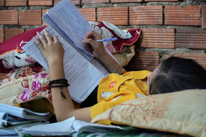 Thí sinh bị gãy sống lưng không thể dự thi môn toán lớp 10 vì phải nhập viện- Ảnh 4. Thí sinh bị gãy sống lưng không thể dự thi môn toán lớp 10 vì phải nhập viện- Ảnh 4.