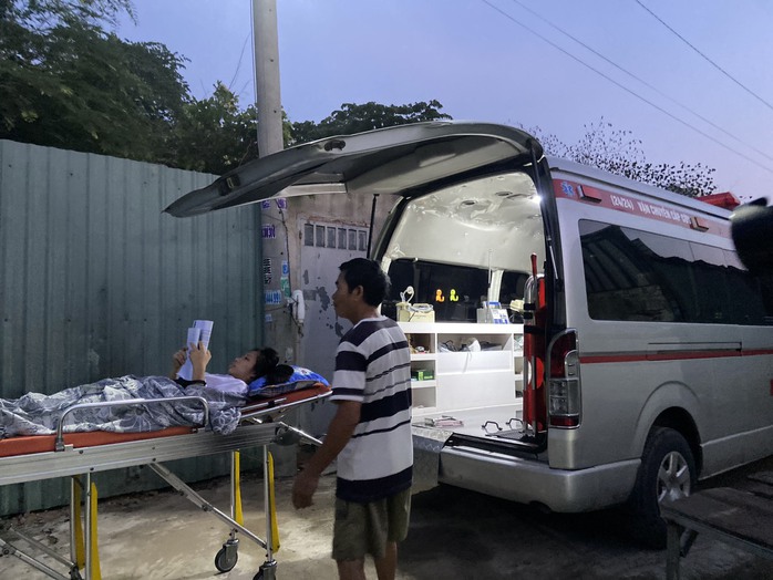 Thí sinh bị gãy sống lưng không thể dự thi môn toán lớp 10 vì phải nhập viện- Ảnh 1. Thí sinh bị gãy sống lưng không thể dự thi môn toán lớp 10 vì phải nhập viện- Ảnh 1.