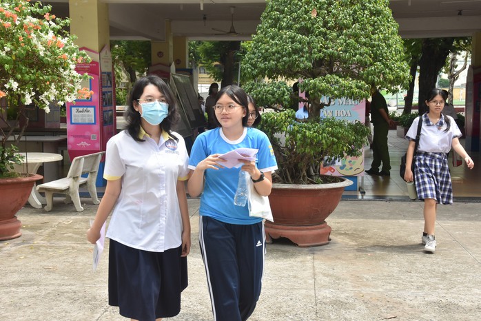 Thi lớp 10 ở TP HCM: Xem gợi ý giải đề môn toán- Ảnh 4. Thi lớp 10 ở TP HCM: Xem gợi ý giải đề môn toán- Ảnh 4.