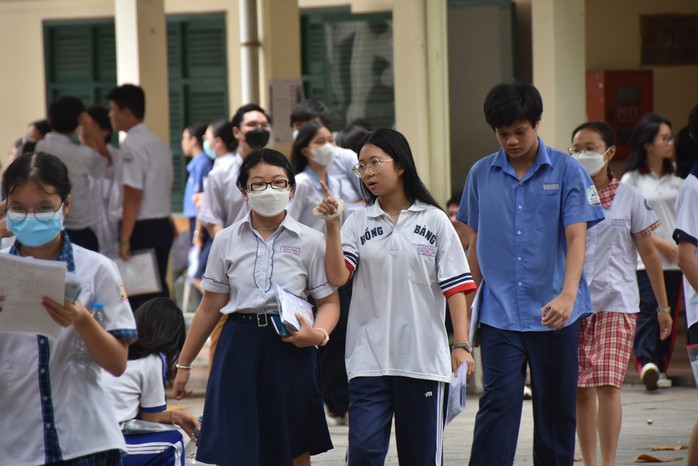 Thi lớp 10 ở TP HCM: Xem gợi ý giải đề môn toán- Ảnh 3. Thi lớp 10 ở TP HCM: Xem gợi ý giải đề môn toán- Ảnh 3.