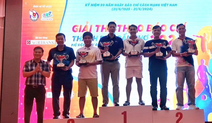 Báo Người Lao Động và VOV vô địch môn quần vợt giải thể thao báo chí ĐBSCL- Ảnh 3. Báo Người Lao Động và VOV vô địch môn quần vợt giải thể thao báo chí ĐBSCL- Ảnh 3.