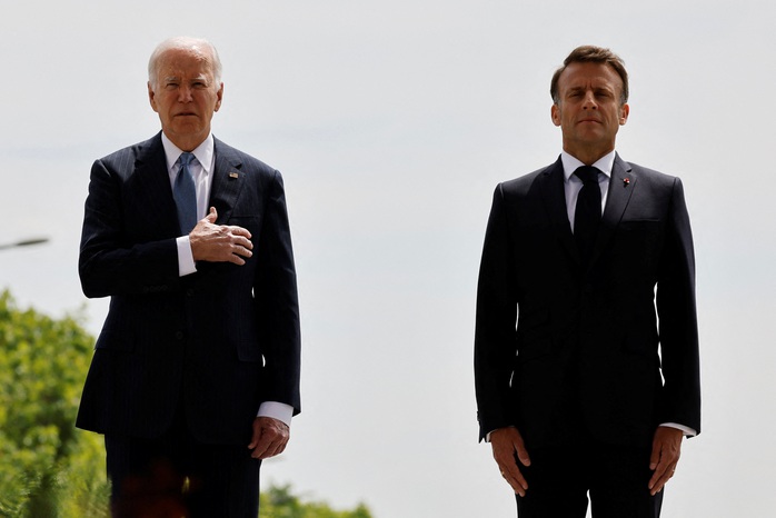 Tổng thống Pháp Emmanuel Macron đón Tổng thống Mỹ Joe Biden tại Paris ngày 8-6 Ảnh: REUTERS Tổng thống Pháp Emmanuel Macron đón Tổng thống Mỹ Joe Biden tại Paris ngày 8-6 Ảnh: REUTERS