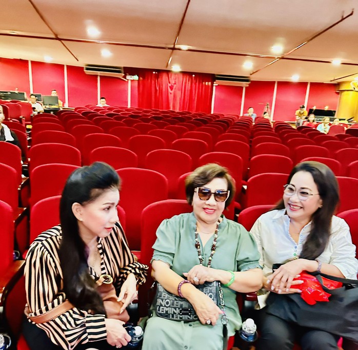 NSND Lệ Thủy kêu gọi chung tay gây quỹ xây dựng Khu lưu niệm cố soạn giả - NSND Viễn Châu- Ảnh 3. NSND Lệ Thủy kêu gọi chung tay gây quỹ xây dựng Khu lưu niệm cố soạn giả - NSND Viễn Châu- Ảnh 3.