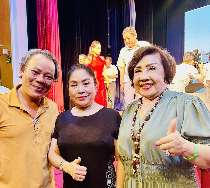 NSND Lệ Thủy kêu gọi chung tay gây quỹ xây dựng Khu lưu niệm cố soạn giả - NSND Viễn Châu- Ảnh 5. NSND Lệ Thủy kêu gọi chung tay gây quỹ xây dựng Khu lưu niệm cố soạn giả - NSND Viễn Châu- Ảnh 5.