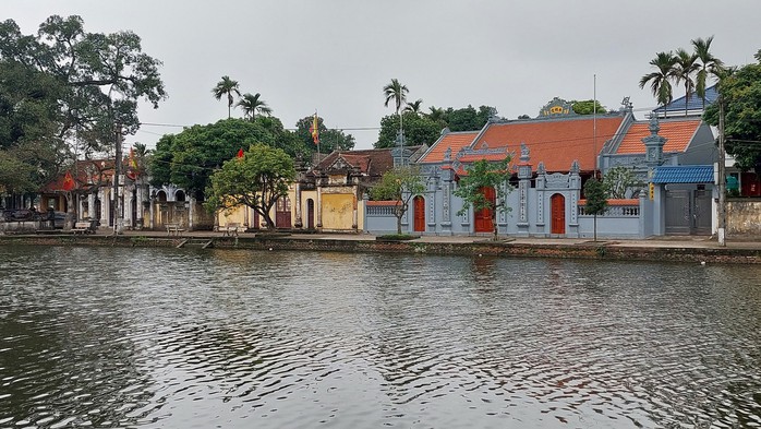 Những nhà thờ họ dọc ao làng Nôm Những nhà thờ họ dọc ao làng Nôm