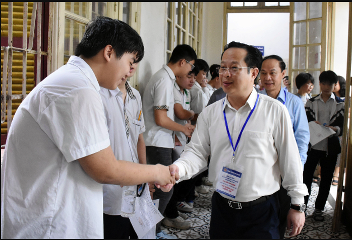 Thi lớp 10 công lập: Đề ngữ văn khó nhưng hay, 2 thí sinh mang điện thoại vào phòng - Ảnh 6. Thi lớp 10 công lập: Đề ngữ văn khó nhưng hay, 2 thí sinh mang điện thoại vào phòng - Ảnh 6.