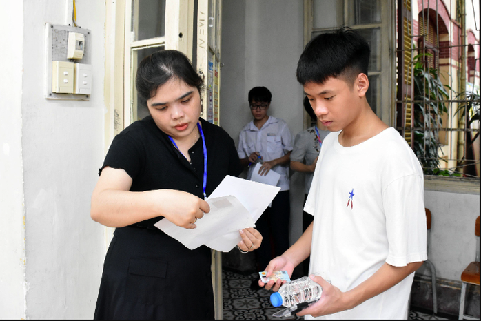 Thi lớp 10 công lập: Đề ngữ văn khó nhưng hay, 2 thí sinh mang điện thoại vào phòng - Ảnh 7. Thi lớp 10 công lập: Đề ngữ văn khó nhưng hay, 2 thí sinh mang điện thoại vào phòng - Ảnh 7.