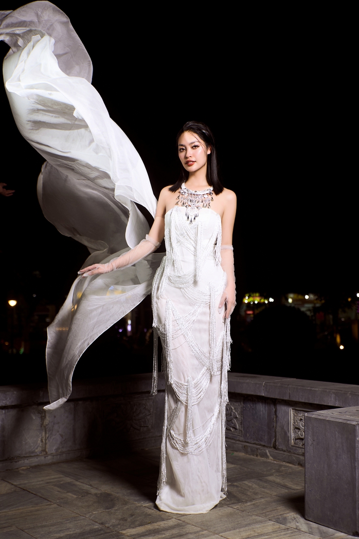 Hoa hậu Nông Thúy Hằng, Đoàn Thu Thủy Hoa hậu Nông Thúy Hằng, Đoàn Thu Thủy