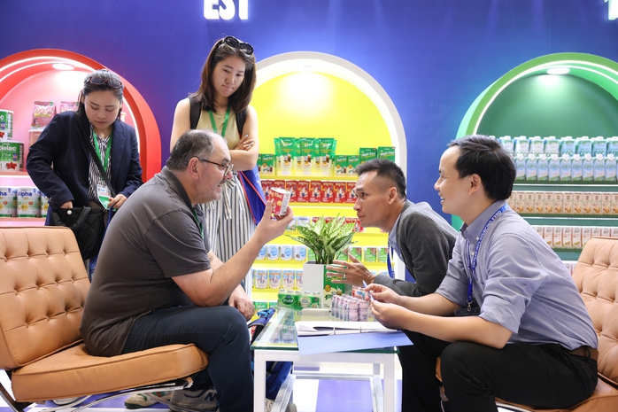 Sữa Việt Nam sẵn sàng tham gia chuỗi bán lẻ toàn cầu- Ảnh 2. Sữa Việt Nam sẵn sàng tham gia chuỗi bán lẻ toàn cầu- Ảnh 2.