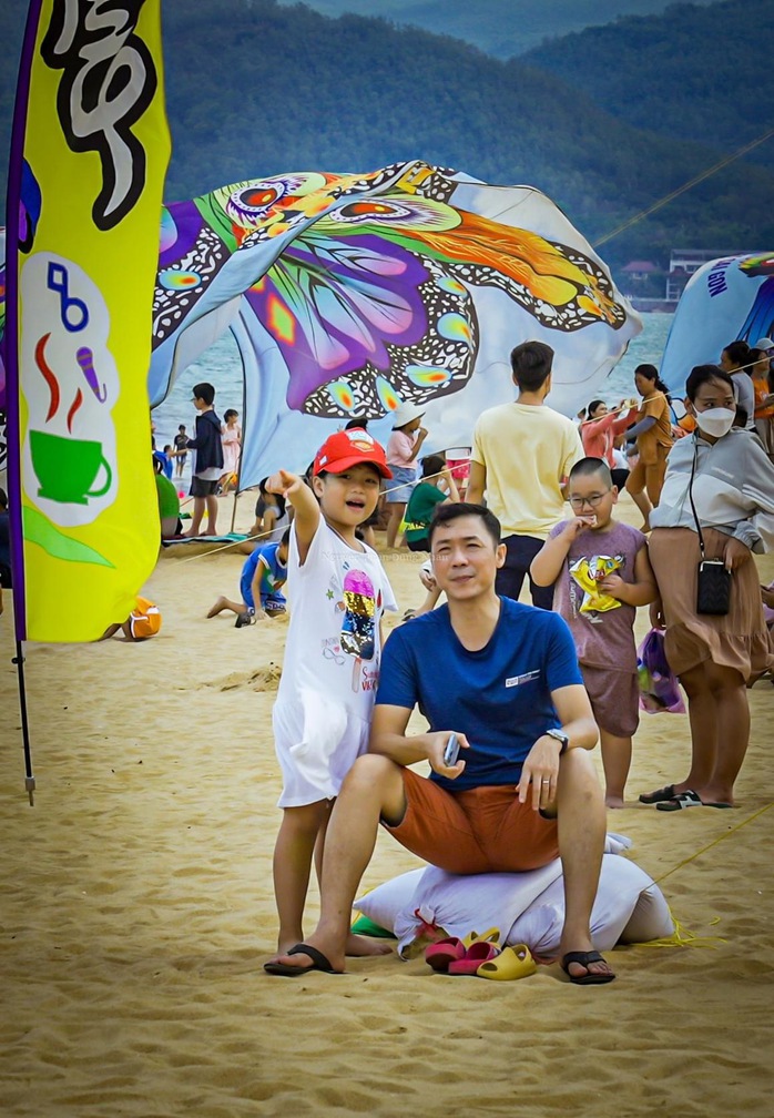 Mãn nhãn với màn trình diễn 200 con diều “khủng” trên bầu trời Quy Nhơn- Ảnh 7. Mãn nhãn với màn trình diễn 200 con diều “khủng” trên bầu trời Quy Nhơn- Ảnh 7.