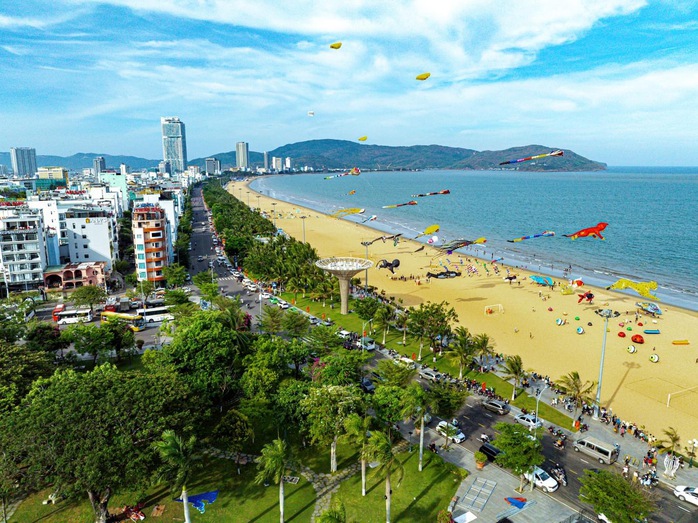 Mãn nhãn với màn trình diễn 200 con diều “khủng” trên bầu trời Quy Nhơn- Ảnh 8. Mãn nhãn với màn trình diễn 200 con diều “khủng” trên bầu trời Quy Nhơn- Ảnh 8.