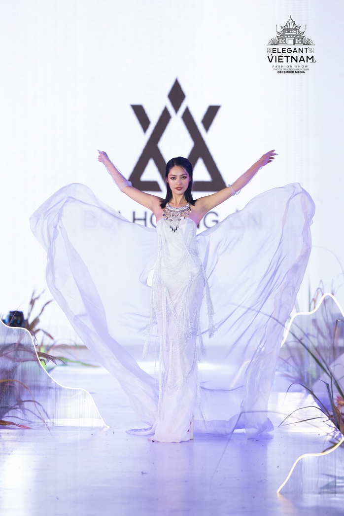 Hoa hậu Nông Thúy Hằng, Đoàn Thu Thủy Hoa hậu Nông Thúy Hằng, Đoàn Thu Thủy