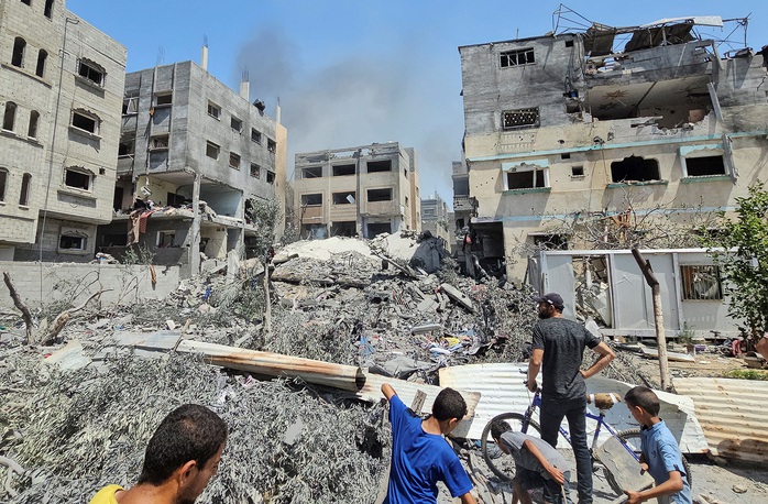 Khung cảnh đổ nát tại trại tị nạn Nuseirat ở Dải Gaza hôm 8-6 Ảnh: Reuters Khung cảnh đổ nát tại trại tị nạn Nuseirat ở Dải Gaza hôm 8-6 Ảnh: Reuters