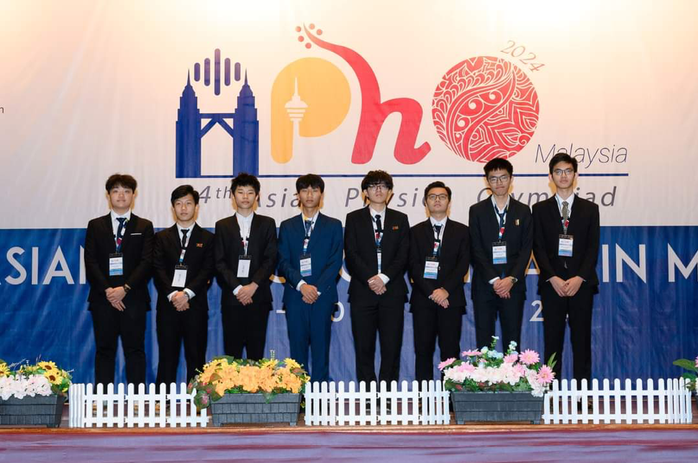 Cả 8 học sinh Việt Nam đều đoạt huy chương tại Olympic Vật lý châu Á- Ảnh 1. Cả 8 học sinh Việt Nam đều đoạt huy chương tại Olympic Vật lý châu Á- Ảnh 1.
