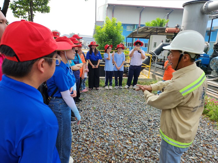 Đoàn thanh niên quận 1 tham quan thực tế VWS- Ảnh 4. Đoàn thanh niên quận 1 tham quan thực tế VWS- Ảnh 4.