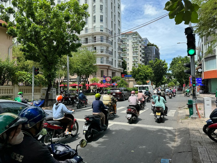 Thí điểm bỏ đếm giây trên đèn tín hiệu giao thông ở TP HCM: Chuyên gia giao thông lên tiếng- Ảnh 1.