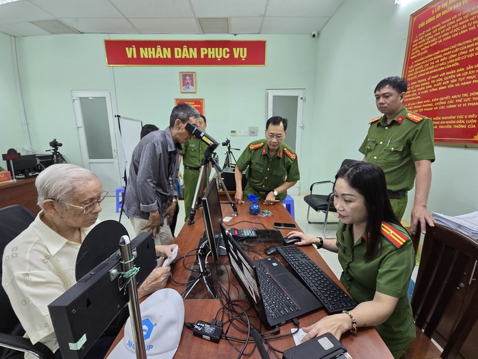 Háo hức đi làm thẻ căn cước- Ảnh 1. Háo hức đi làm thẻ tỷ lệ kèo nhà cái malaysia- Ảnh 1.