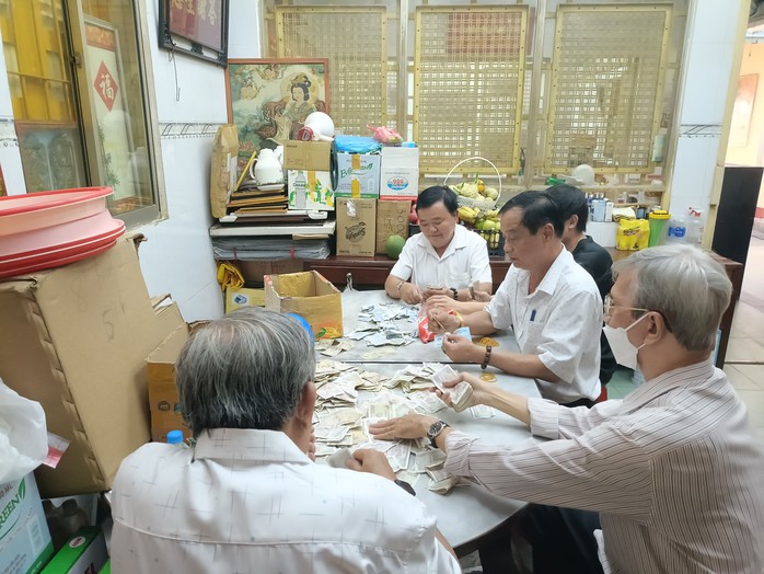 Sớm minh bạch tiền công đức- Ảnh 1. Sớm minh bạch tiền công đức- Ảnh 1.