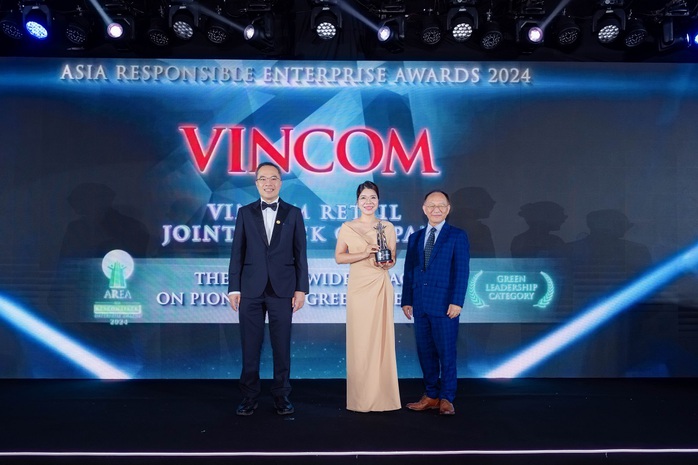 Vincom Retail nhận giải thưởng Green Leadership tại TP HCM ngày 28-6-2024 Vincom Retail nhận giải thưởng Green Leadership tại TP HCM ngày 28-6-2024