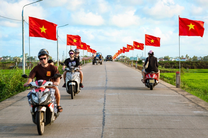 Đường bê-tông nông thôn Ảnh: VÕ VĂN TIẾN Đường bê-tông nông thôn Ảnh: VÕ VĂN TIẾN