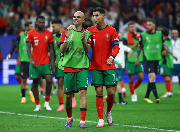 Euro 2024: Ronaldo bật khóc, Bồ Đào Nha loại Slovenia ở loạt 11 m- Ảnh 6. Euro 2024: Ronaldo bật khóc, Bồ Đào Nha loại Slovenia ở loạt 11 m- Ảnh 6.