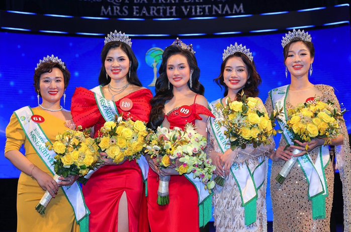 Cựu Giám đốc kinh doanh ngân hàng đăng quang Hoa hậu Quý bà Trái đất Việt Nam 2024- Ảnh 3. Cựu Giám đốc kinh doanh ngân hàng đăng quang Hoa hậu Quý bà Trái đất Việt Nam 2024- Ảnh 3.