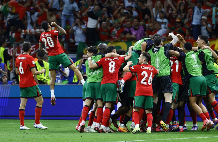 Euro 2024: Ronaldo bật khóc, Bồ Đào Nha loại Slovenia ở loạt 11 m- Ảnh 7. Euro 2024: Ronaldo bật khóc, Bồ Đào Nha loại Slovenia ở loạt 11 m- Ảnh 7.