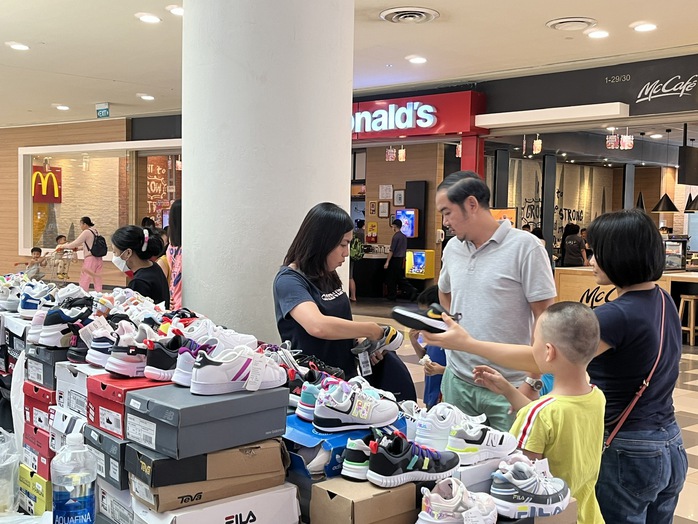 Tháo gỡ khó khăn đang bủa vây doanh nghiệp (*): Đẩy mạnh thương mại điện tử, minh bạch thị trường- Ảnh 1. Tháo gỡ khó khăn đang bủa vây doanh nghiệp (*): Đẩy mạnh thương mại điện tử, minh bạch thị trường- Ảnh 1.