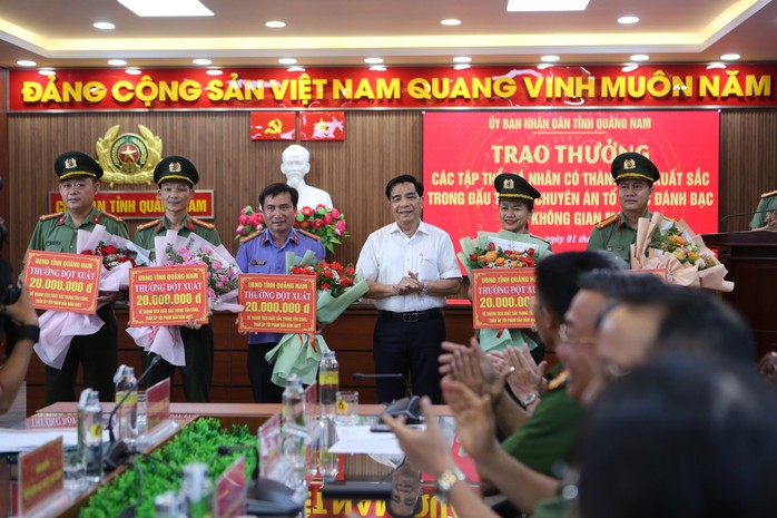 Phá đường dây tội phạm xuyên biên giới, Công an Quảng Nam được thưởng “nóng”- Ảnh 3.