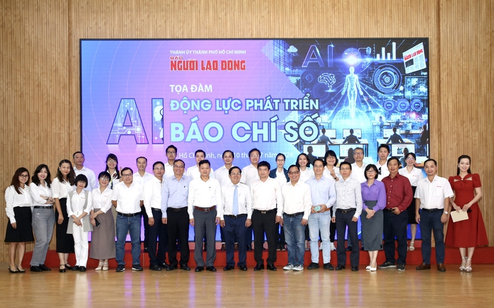 Các đại biểu chụp hình lưu niệm Các đại biểu chụp hình lưu niệm