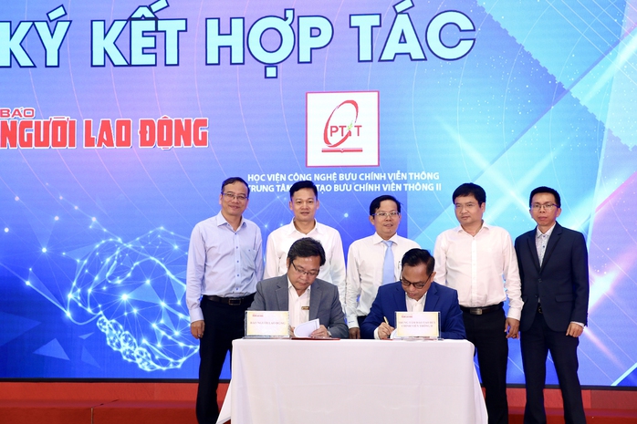 Tòa soạn Báo Người Lao Động và Trung tâm Đào tạo Bưu chính viễn thông II ký kết hợp tác Tòa soạn Báo Người Lao Động và Trung tâm Đào tạo Bưu chính viễn thông II ký kết hợp tác