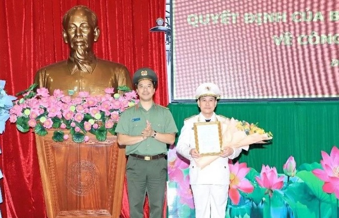 Thượng tá Lê Mạnh Hùng được bổ nhiệm làm Phó giám đốc Công an tỉnh Đồng Nai- Ảnh 1. Thượng tá Lê Mạnh Hùng được bổ nhiệm làm Phó giám đốc Công an tỉnh Đồng Nai- Ảnh 1.