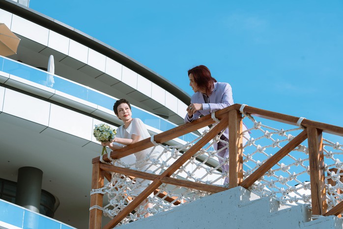 Việt Hương - Hoài Phương "tình tứ" kỷ niệm 18 năm cưới- Ảnh 1. Việt Hương - Hoài Phương "tình tứ" kỷ niệm 18 năm cưới- Ảnh 1.