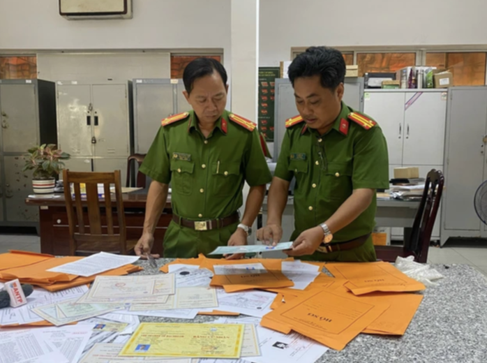 Có thể kiện được người tung tin đồn về bằng giả?- Ảnh 1. Có thể kiện được người tung tin đồn về bằng giả?- Ảnh 1.