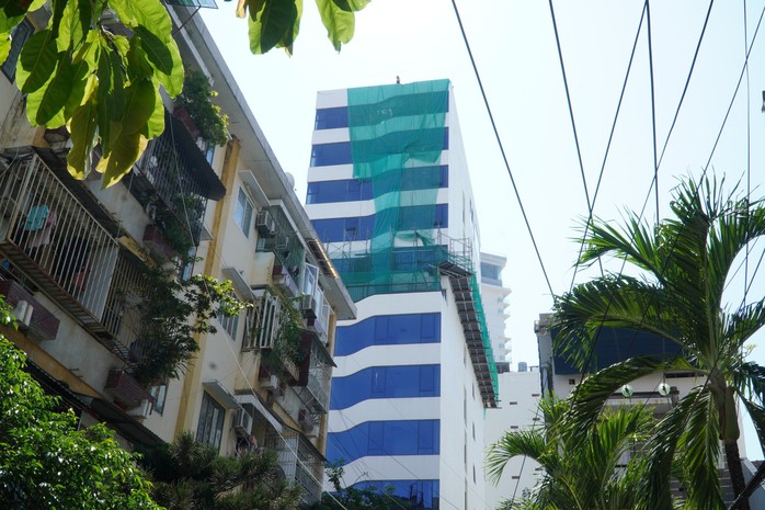 Cưỡng chế khách sạn cố tình xây vượt 5 tầng ở Nha Trang- Ảnh 1. Cưỡng chế khách sạn cố tình xây vượt 5 tầng ở Nha Trang- Ảnh 1.