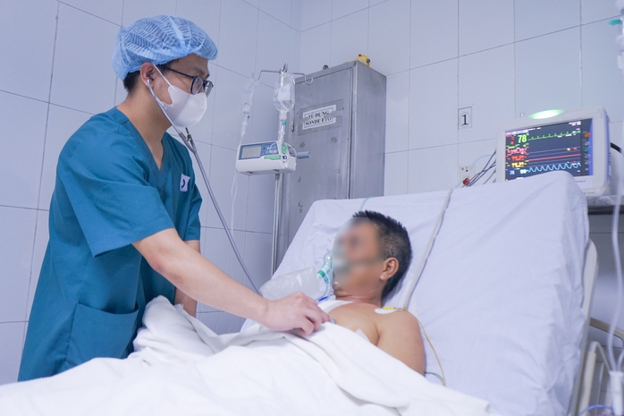 Người đàn ông vỡ tim khi tập tạ- Ảnh 1. Người đàn ông vỡ tim khi tập tạ- Ảnh 1.