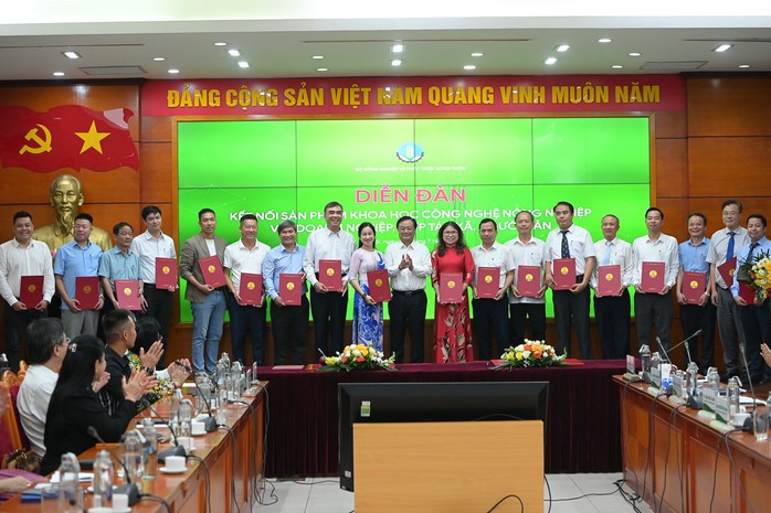 Bộ trưởng Lê Minh Hoan gửi gắm các nhà khoa học từ chuyện quả cam Mỹ để 6 tháng chưa hỏng- Ảnh 3. Bộ trưởng Lê Minh Hoan gửi gắm các nhà khoa học từ chuyện quả cam Mỹ để 6 tháng chưa hỏng- Ảnh 3.