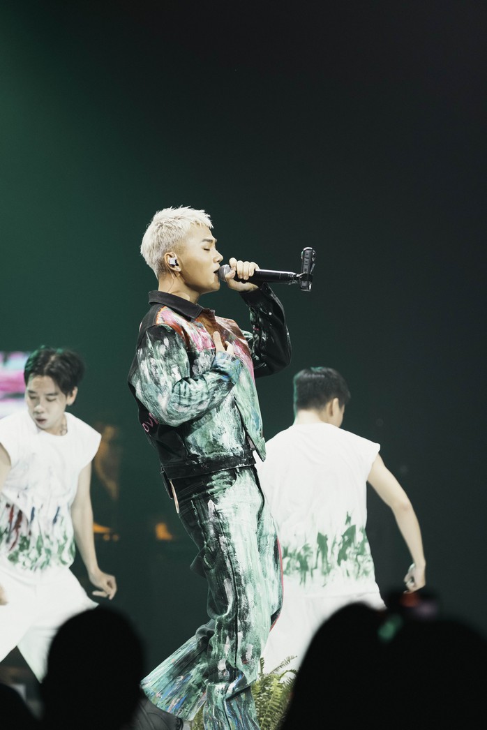 Có gì trong Live Stage trị giá "1 căn chung cư" của Young Bi?- Ảnh 1. Có gì trong Live Stage trị giá "1 căn chung cư" của Young Bi?- Ảnh 1.